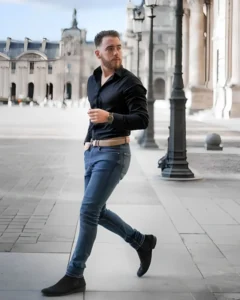 Read more about the article Black Casual Shirt With Light Blue Jeans Outfits For Men